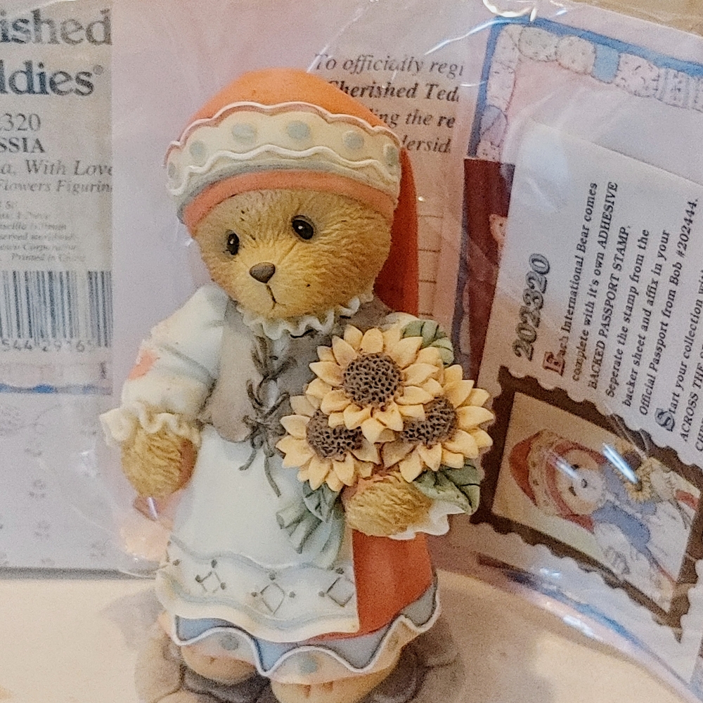BNIB Cherished Teddies Russia 1997 Across The Seas International Collection